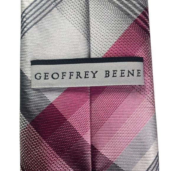 Geoffrey Beene Pink Gray Plaid Silk Blend Men’s Tie Business Executive Office - Picture 4 of 8